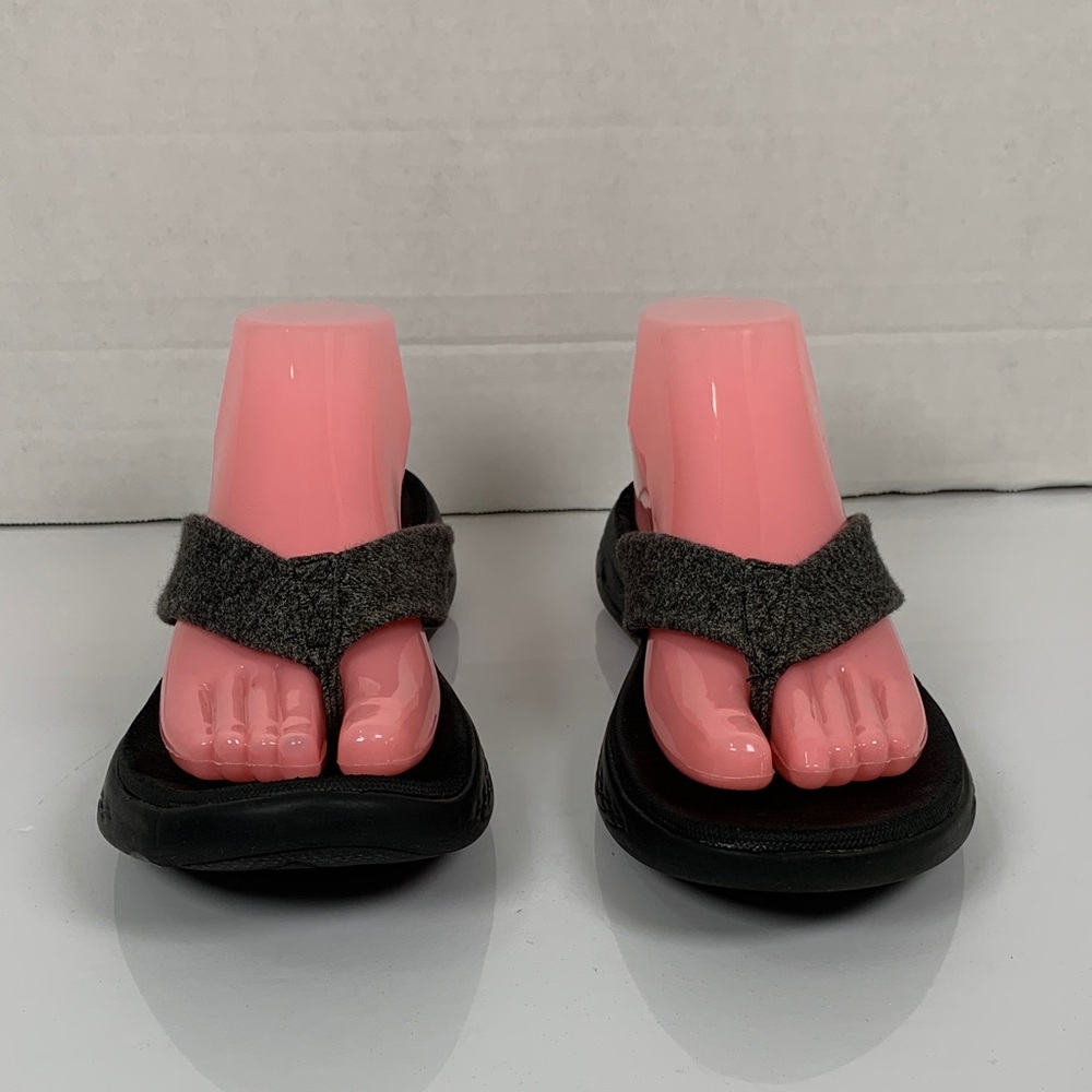 Skechers Womens Goga Max Black and Gray Slip On Flip Flop Sandals Size 8